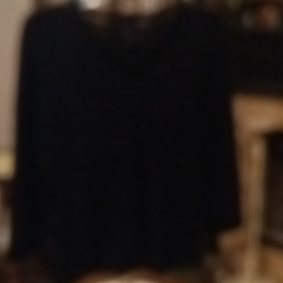 NWOT rayon/nylon blend blouse w jeweled/beaded neckline/cuffs & side slits Lg - Picture 4 of 12